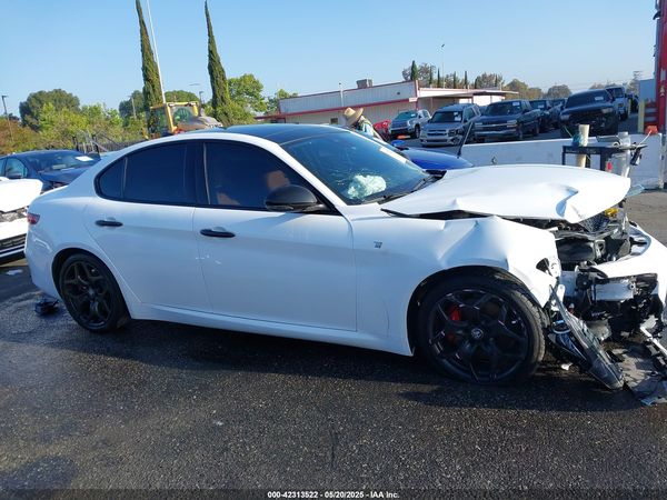 2022 ALFA ROMEO GIULIA TI RWD