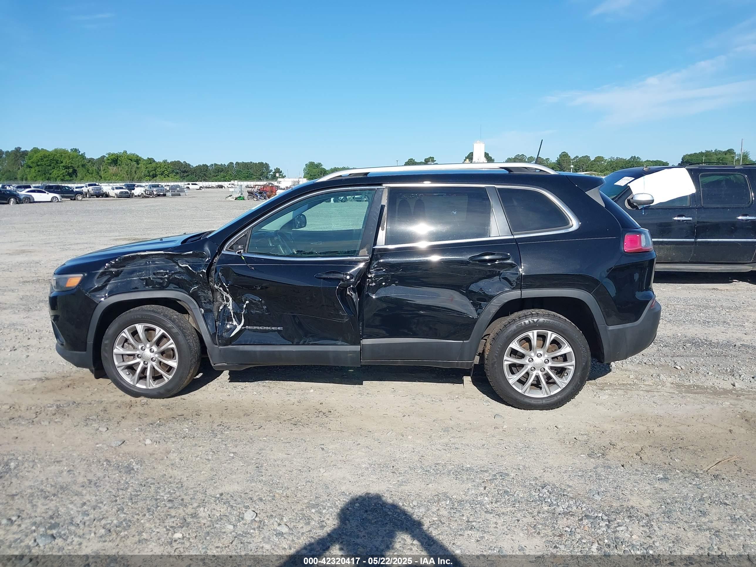 2019 JEEP CHEROKEE LATITUDE FWD