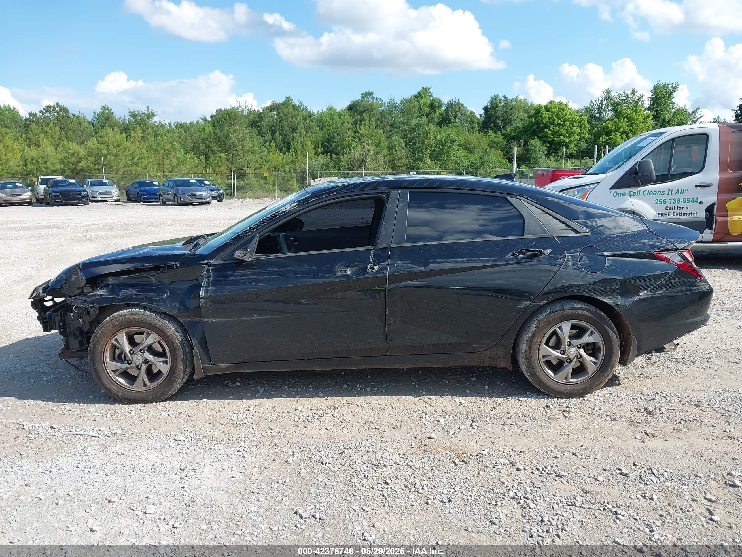 2022 HYUNDAI ELANTRA SE