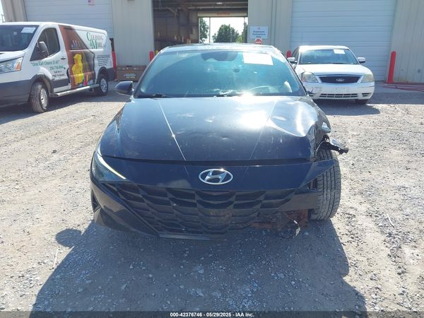 2022 HYUNDAI ELANTRA SE