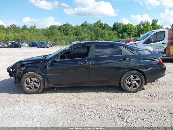 2022 HYUNDAI ELANTRA SE