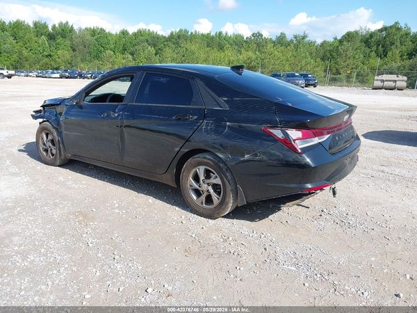 2022 HYUNDAI ELANTRA SE