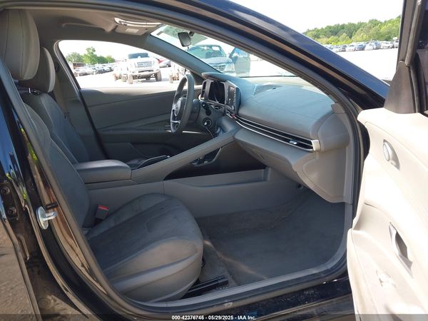 2022 HYUNDAI ELANTRA SE