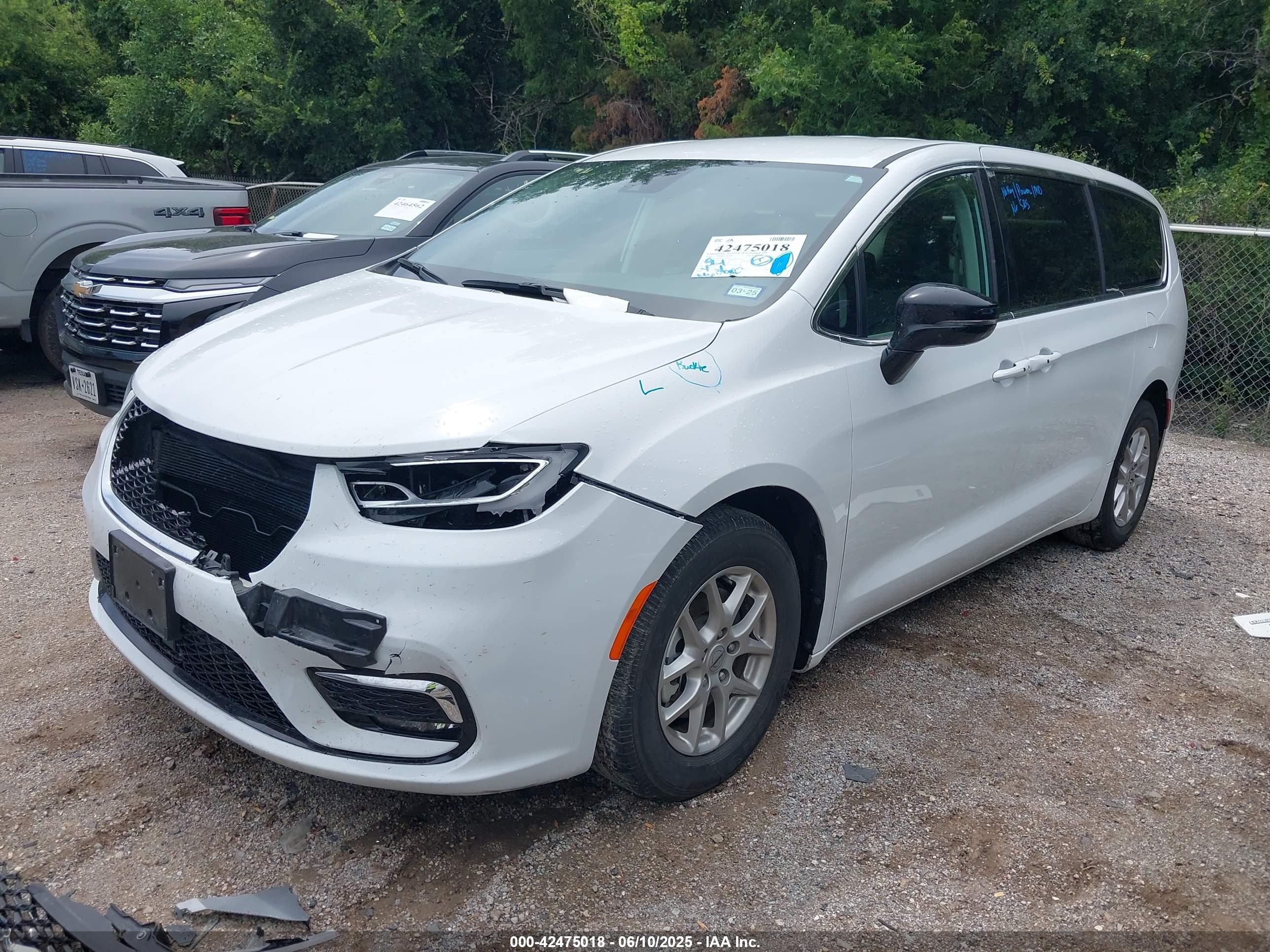 2024 CHRYSLER PACIFICA TOURING L — I2