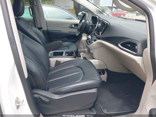 2024 CHRYSLER PACIFICA TOURING L — I5