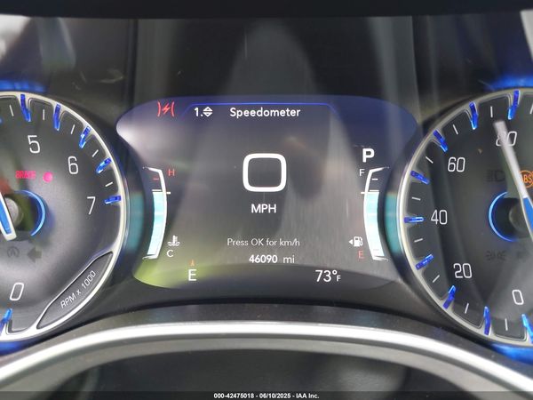 2024 CHRYSLER PACIFICA TOURING L — I7