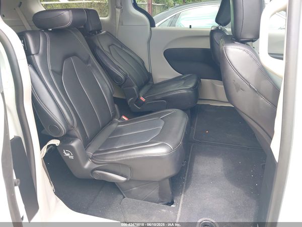 2024 CHRYSLER PACIFICA TOURING L — I8