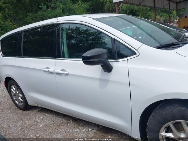 2024 CHRYSLER PACIFICA TOURING L — I116