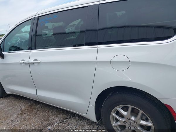 2024 CHRYSLER PACIFICA TOURING L — I117