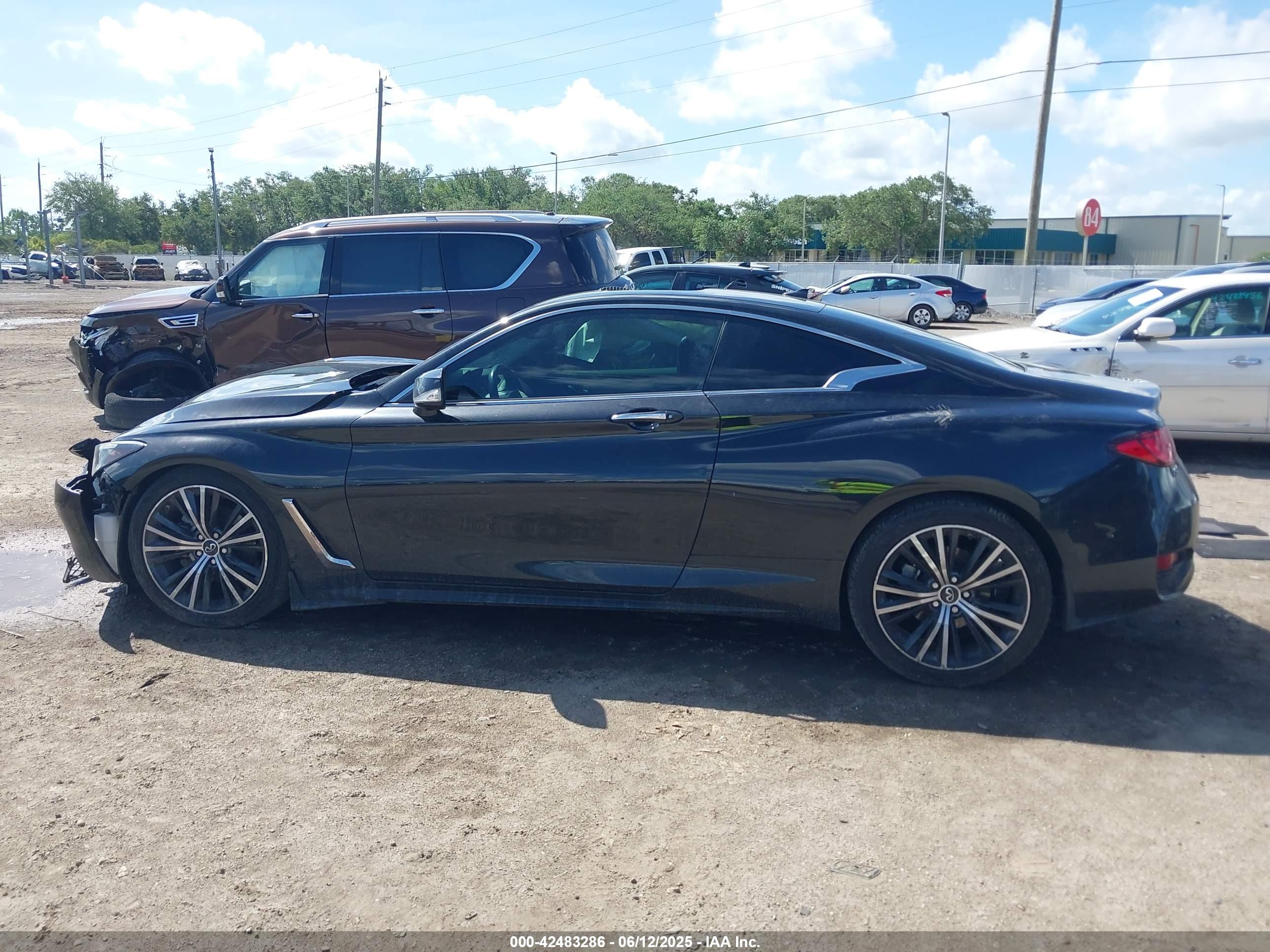 2021 INFINITI Q60 LUXE