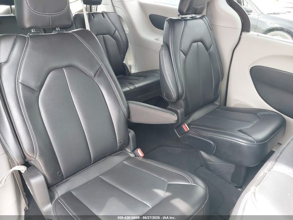 2024 CHRYSLER PACIFICA TOURING L — I8