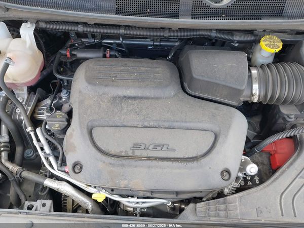 2024 CHRYSLER PACIFICA TOURING L — I10