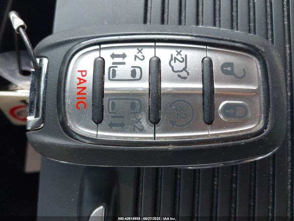 2024 CHRYSLER PACIFICA TOURING L — I11