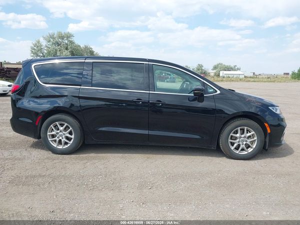 2024 CHRYSLER PACIFICA TOURING L — I116