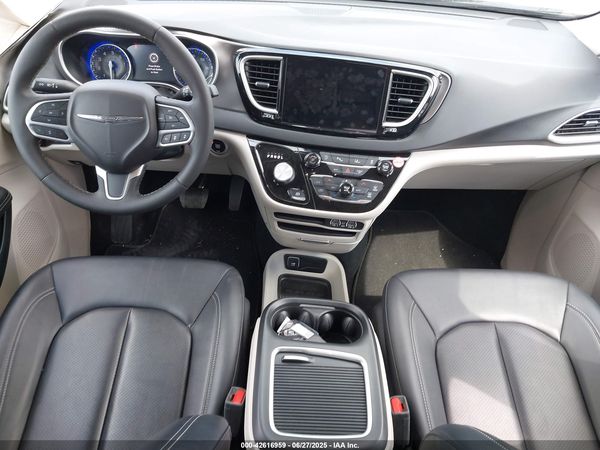 2024 CHRYSLER PACIFICA TOURING L — I152