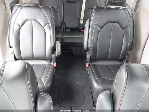2024 CHRYSLER PACIFICA TOURING L — I153