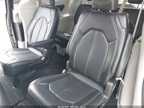 2024 CHRYSLER PACIFICA TOURING L — I154