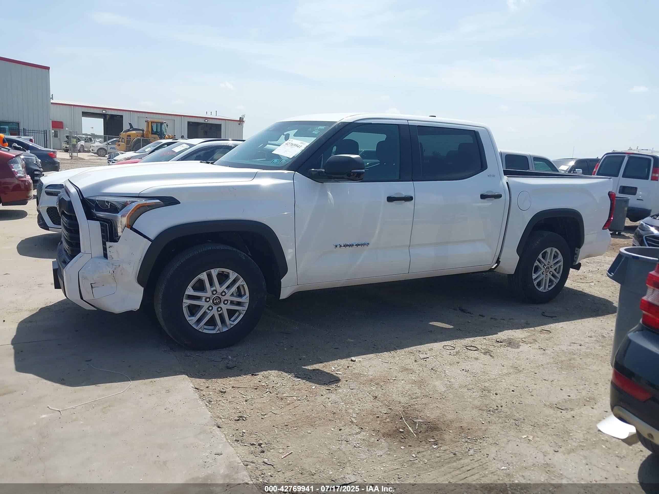 2023 TOYOTA TUNDRA SR5
