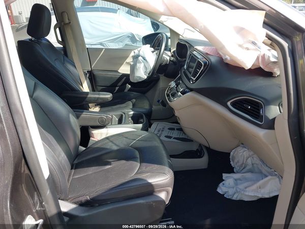 2020 CHRYSLER PACIFICA TOURING L — I5