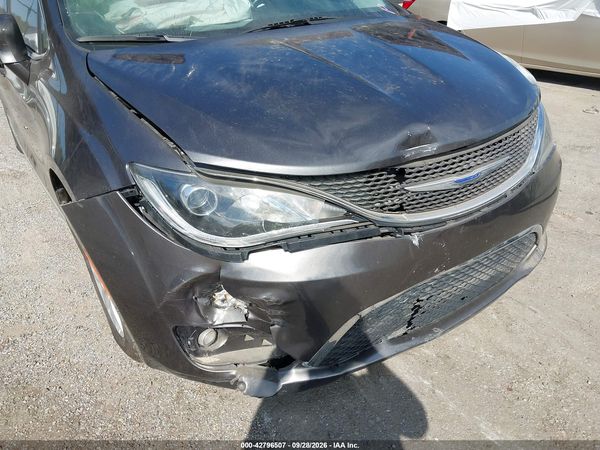 2020 CHRYSLER PACIFICA TOURING L — I6