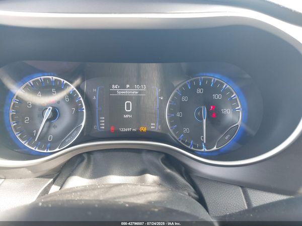2020 CHRYSLER PACIFICA TOURING L — I7