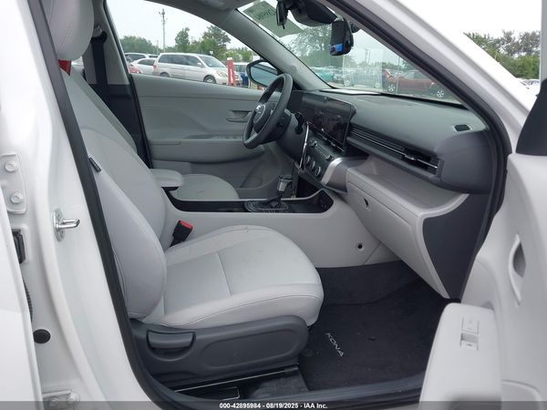 2025 HYUNDAI KONA SE