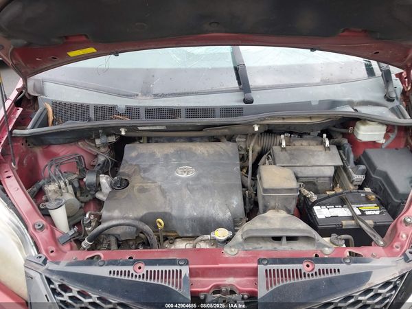 2013 TOYOTA SIENNA SE 8 PASSENGER