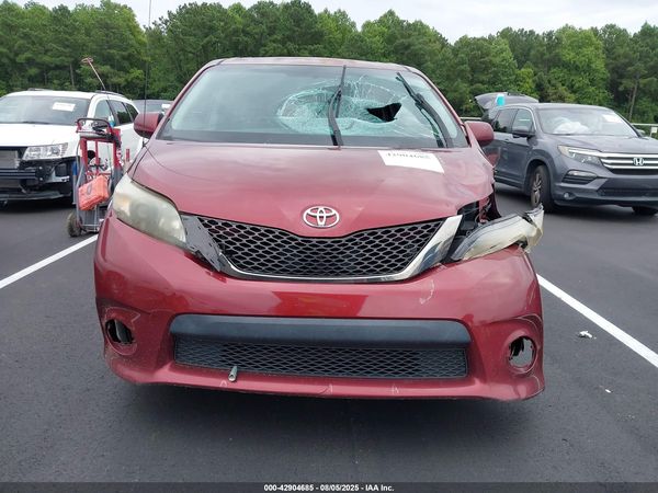 2013 TOYOTA SIENNA SE 8 PASSENGER