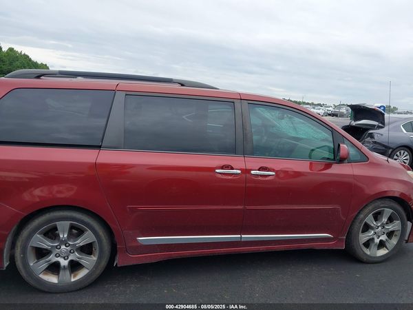 2013 TOYOTA SIENNA SE 8 PASSENGER