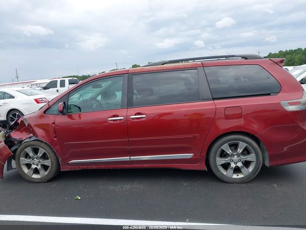 2013 TOYOTA SIENNA SE 8 PASSENGER