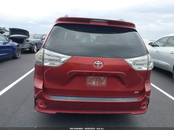 2013 TOYOTA SIENNA SE 8 PASSENGER