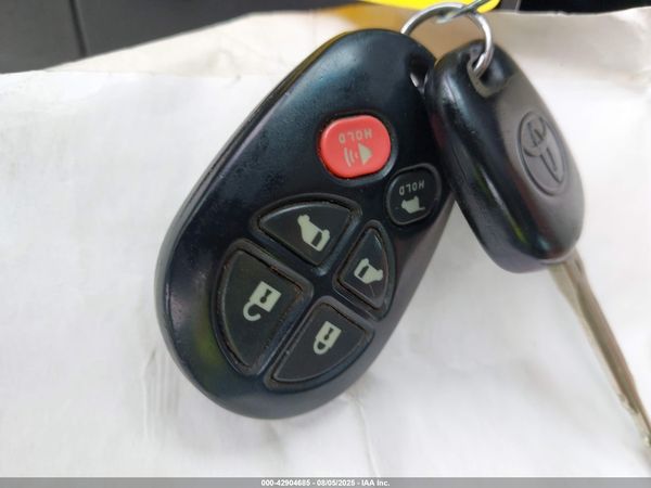 2013 TOYOTA SIENNA SE 8 PASSENGER