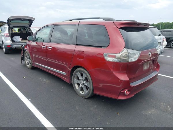 2013 TOYOTA SIENNA SE 8 PASSENGER