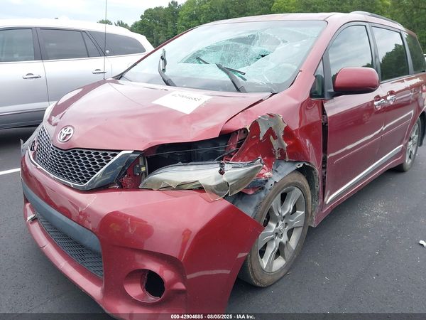 2013 TOYOTA SIENNA SE 8 PASSENGER