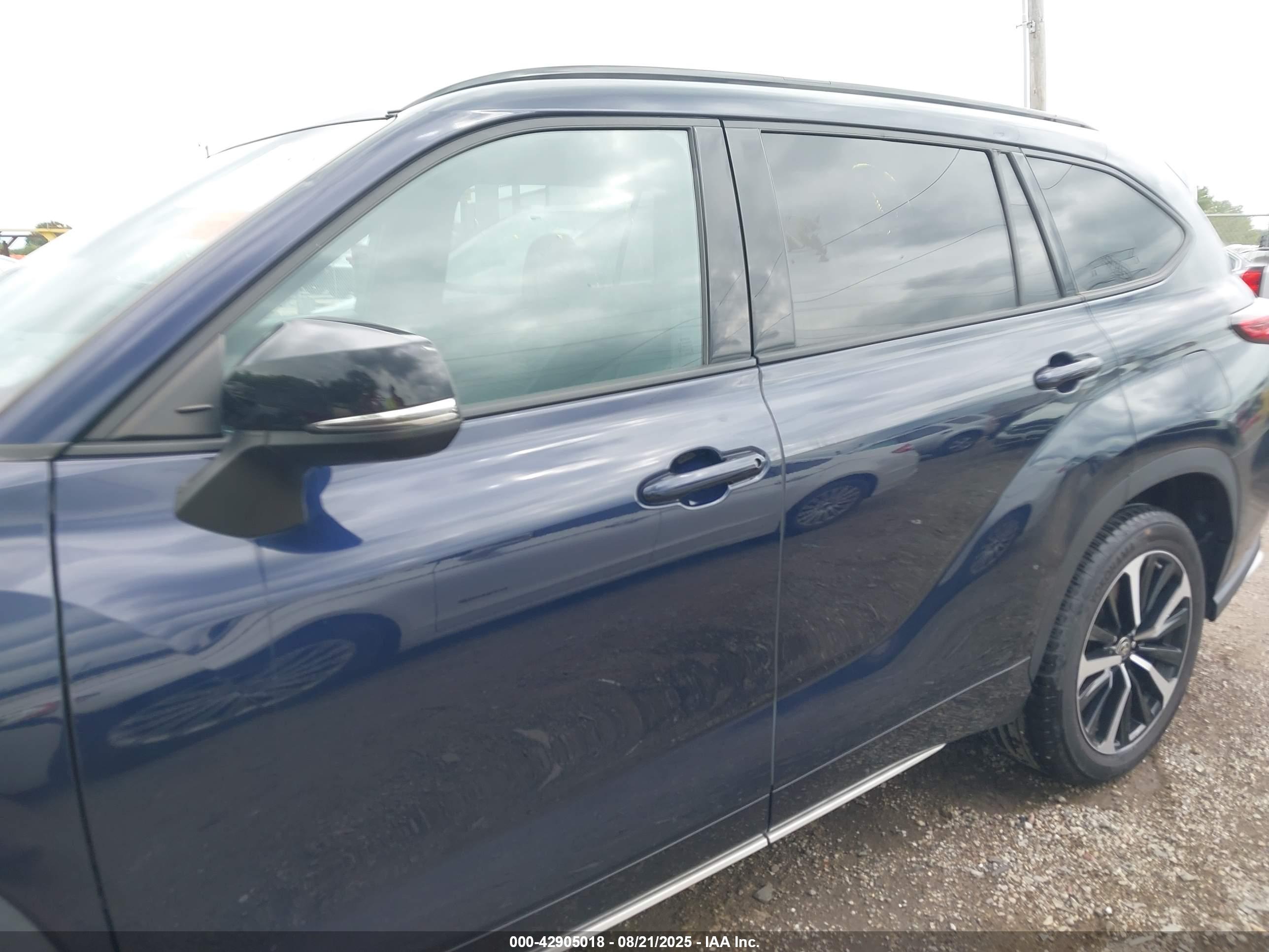 2021 TOYOTA HIGHLANDER XSE