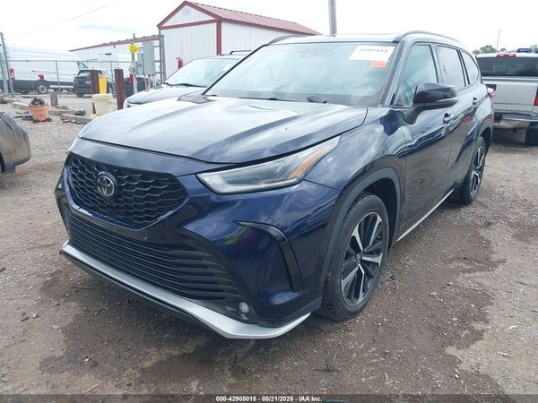 2021 TOYOTA HIGHLANDER XSE