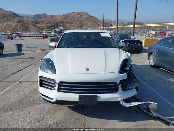 2020 PORSCHE CAYENNE