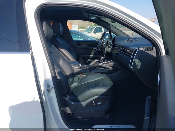 2020 PORSCHE CAYENNE