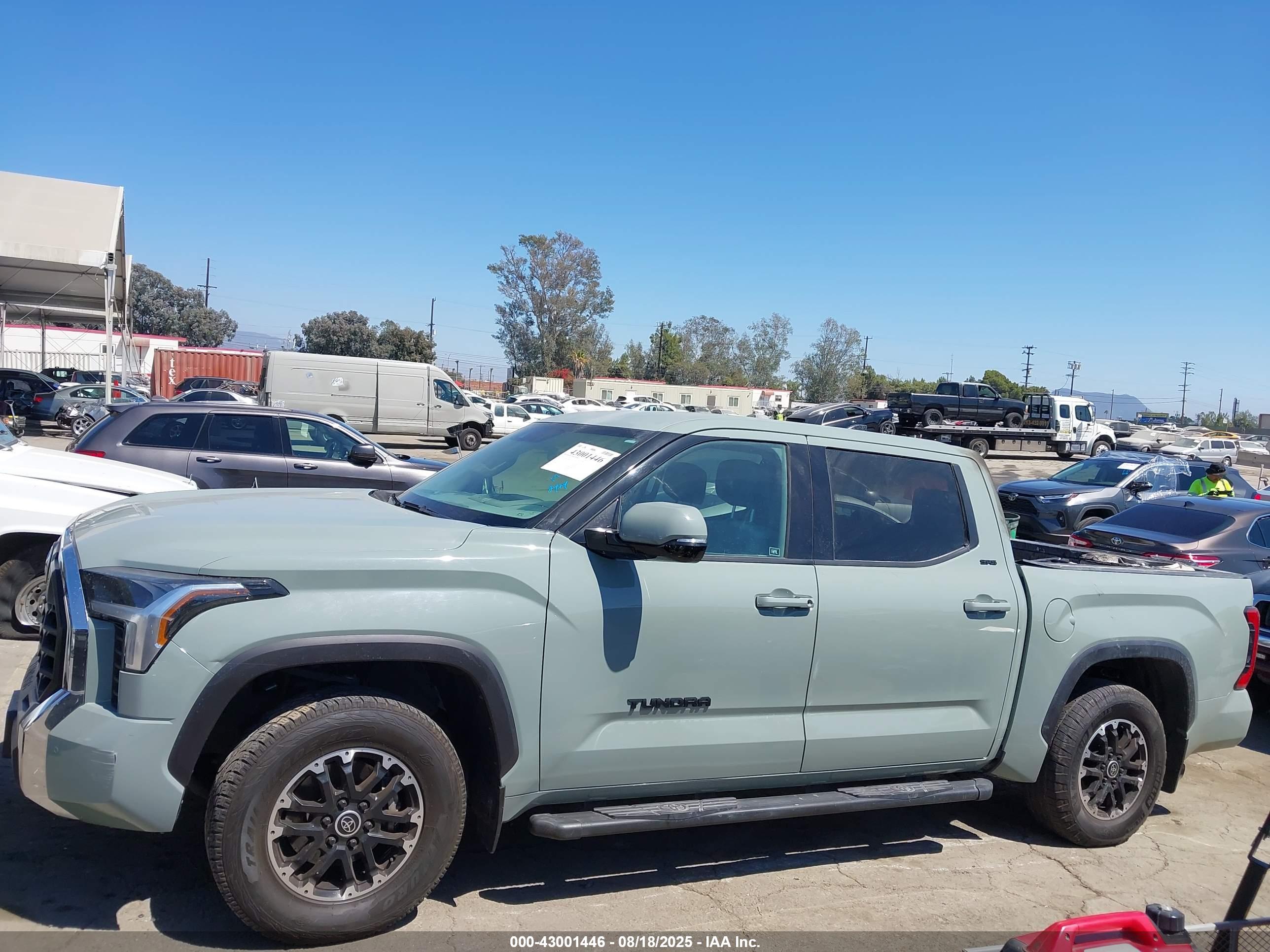 2022 TOYOTA TUNDRA SR5
