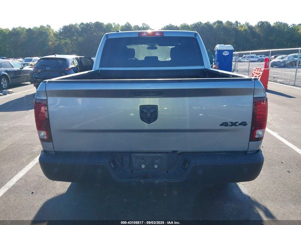 2022 RAM 1500 CLASSIC WARLOCK  4X4 5'7 BOX