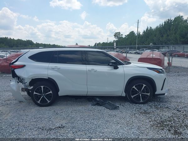 2022 TOYOTA HIGHLANDER XSE