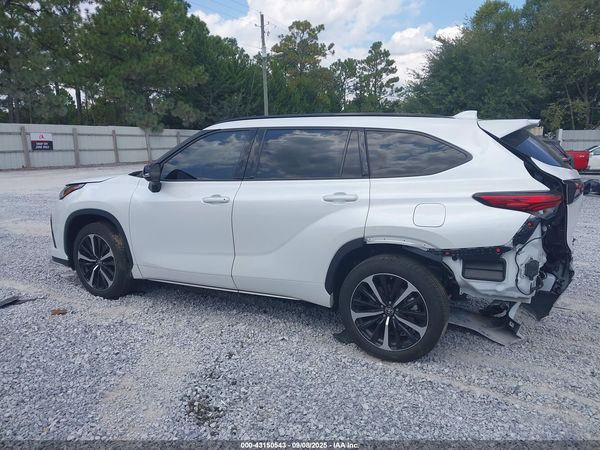 2022 TOYOTA HIGHLANDER XSE