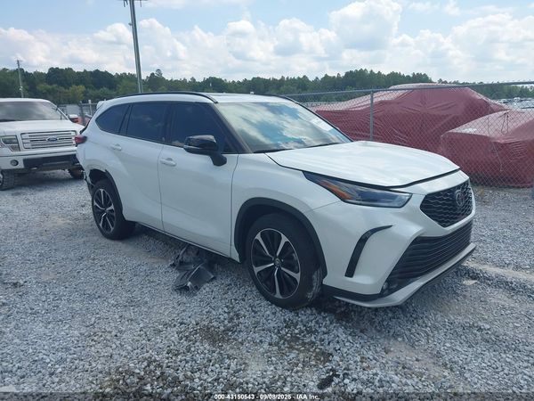 2022 TOYOTA HIGHLANDER XSE