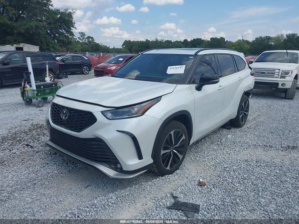 2022 TOYOTA HIGHLANDER XSE