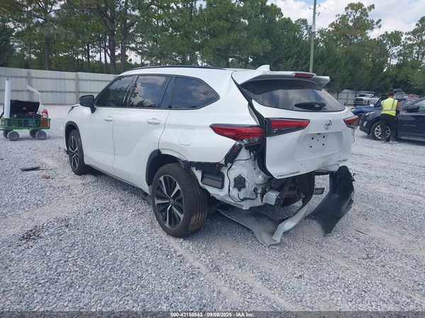 2022 TOYOTA HIGHLANDER XSE