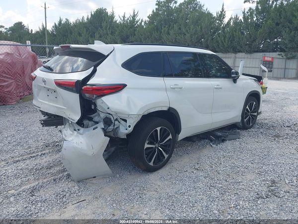 2022 TOYOTA HIGHLANDER XSE