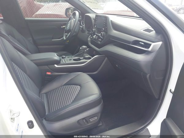 2022 TOYOTA HIGHLANDER XSE