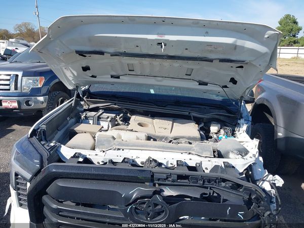 2024 TOYOTA TUNDRA SR