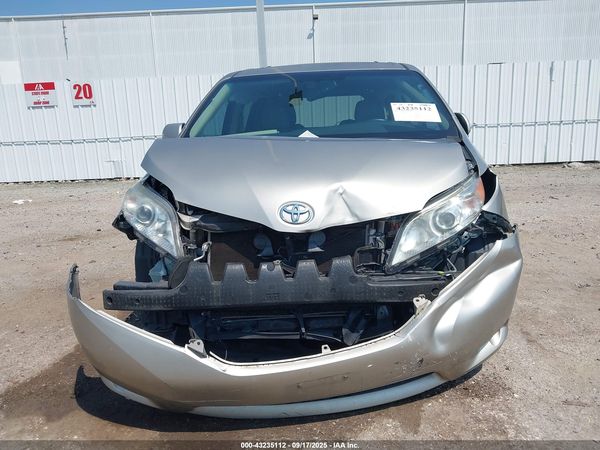 2017 TOYOTA SIENNA XLE PREMIUM 8 PASSENGER