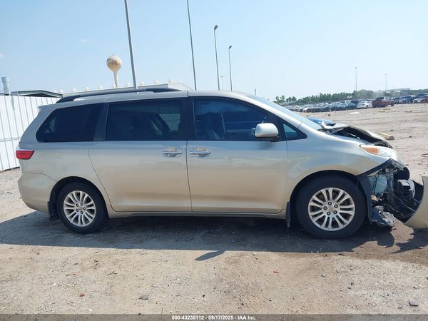 2017 TOYOTA SIENNA XLE PREMIUM 8 PASSENGER